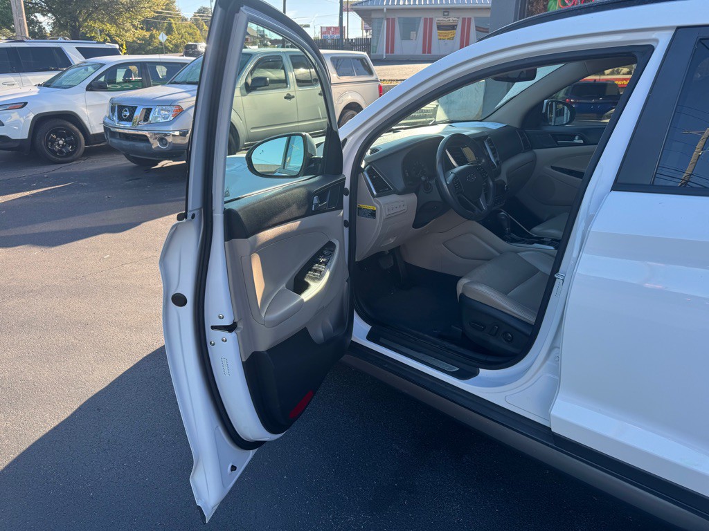 2016 Hyundai Tucson Image 16