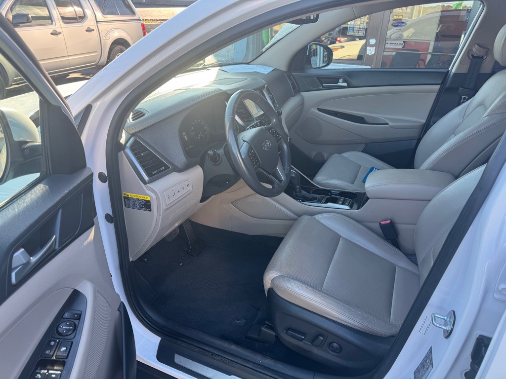 2016 Hyundai Tucson Image 17