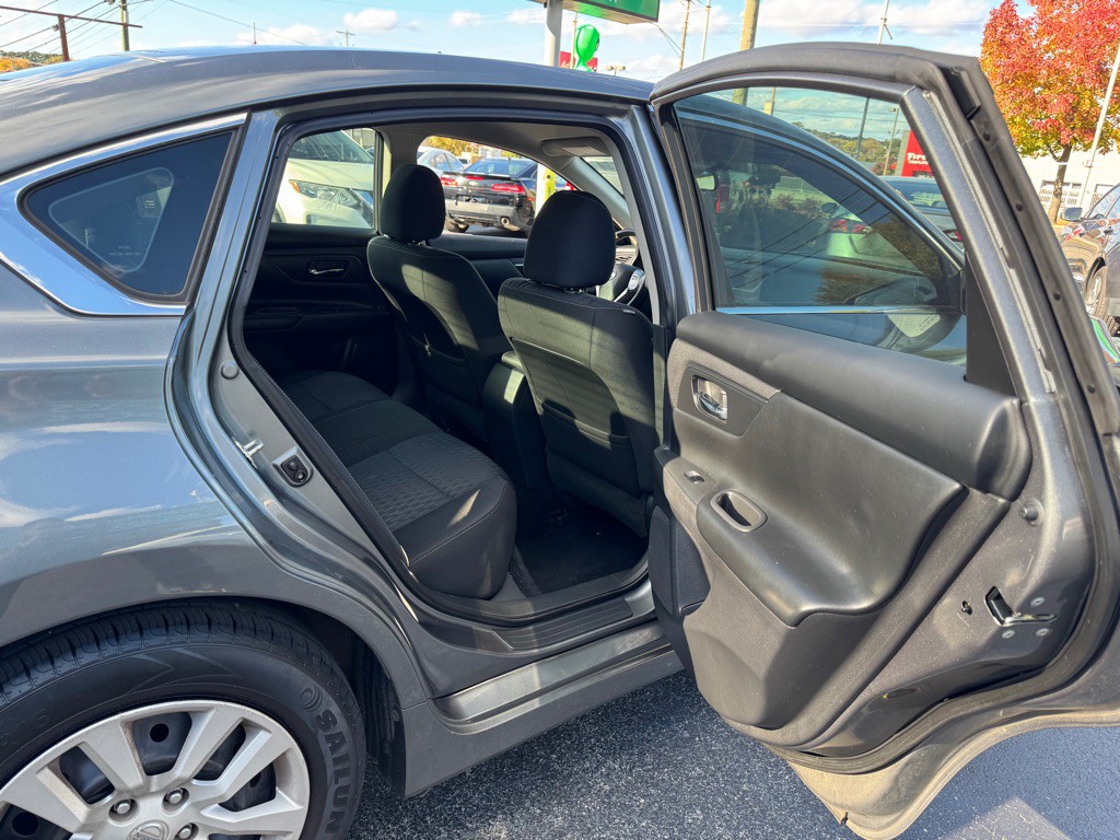 2018 Nissan Altima Image 9