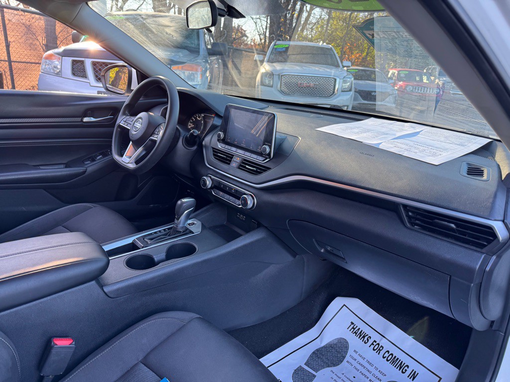 2020 Nissan Altima Image 16