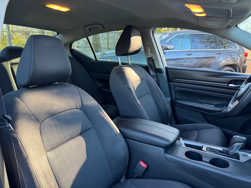 2020 Nissan Altima Image 17