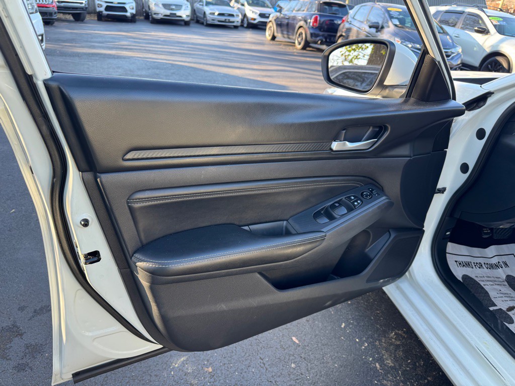 2020 Nissan Altima Image 18