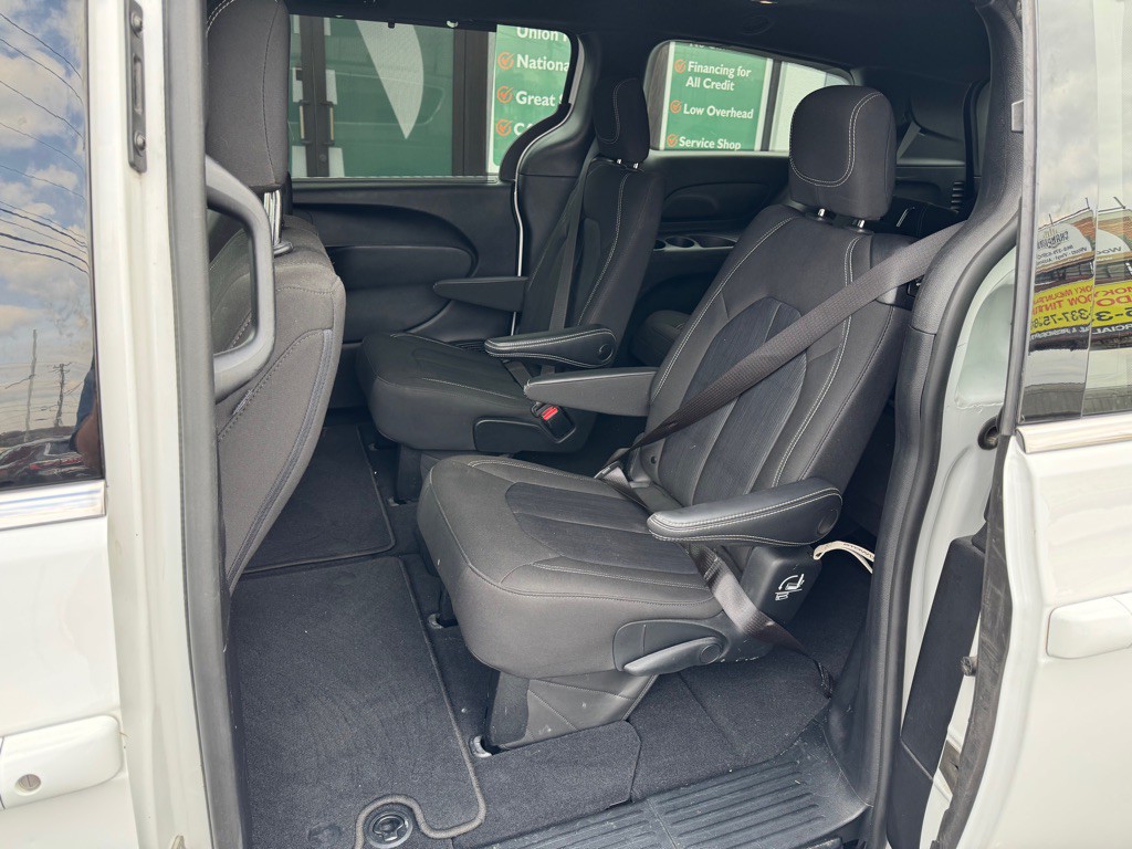 2022 Chrysler Pacifica Image 8