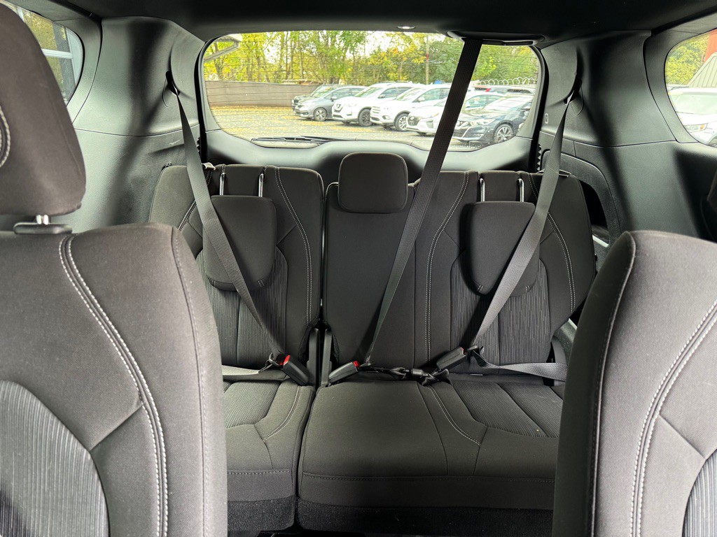 2022 Chrysler Pacifica Image 9