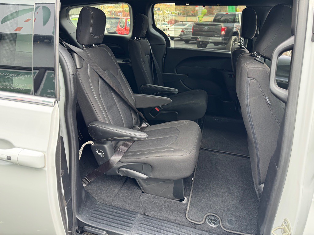 2022 Chrysler Pacifica Image 10