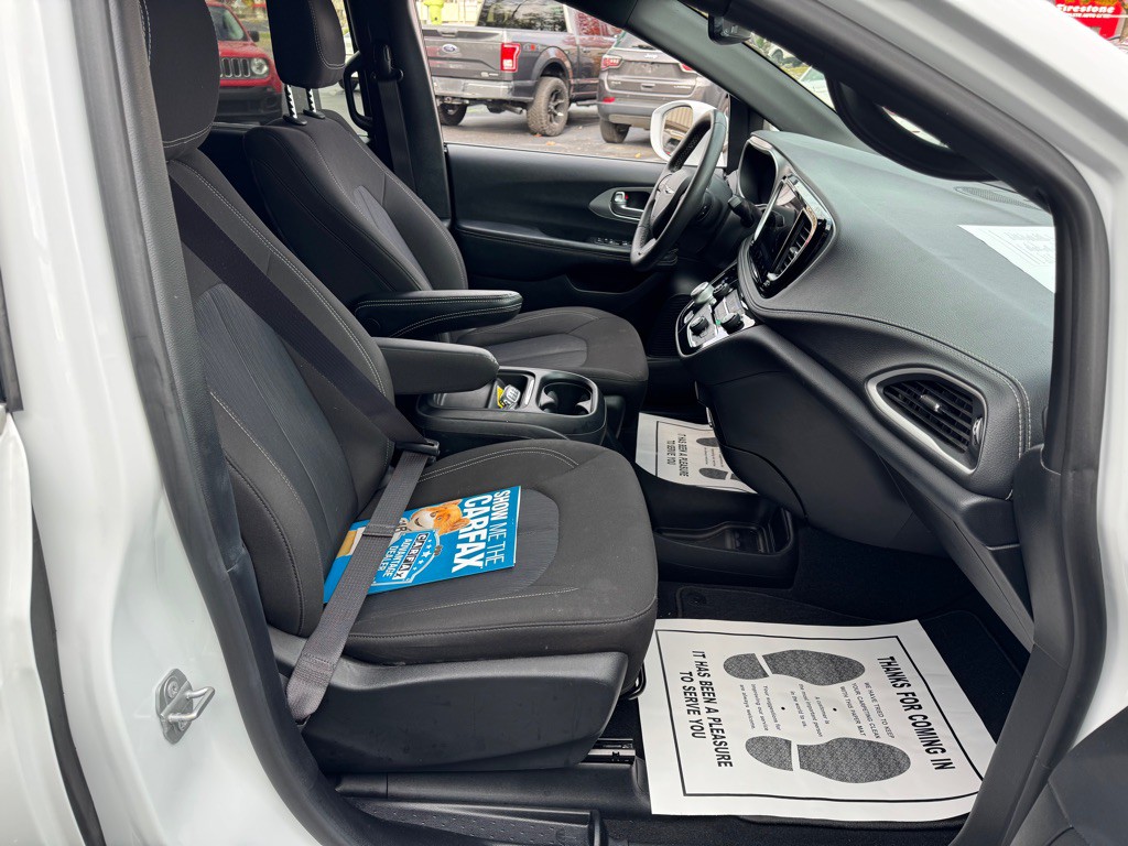 2022 Chrysler Pacifica Image 12