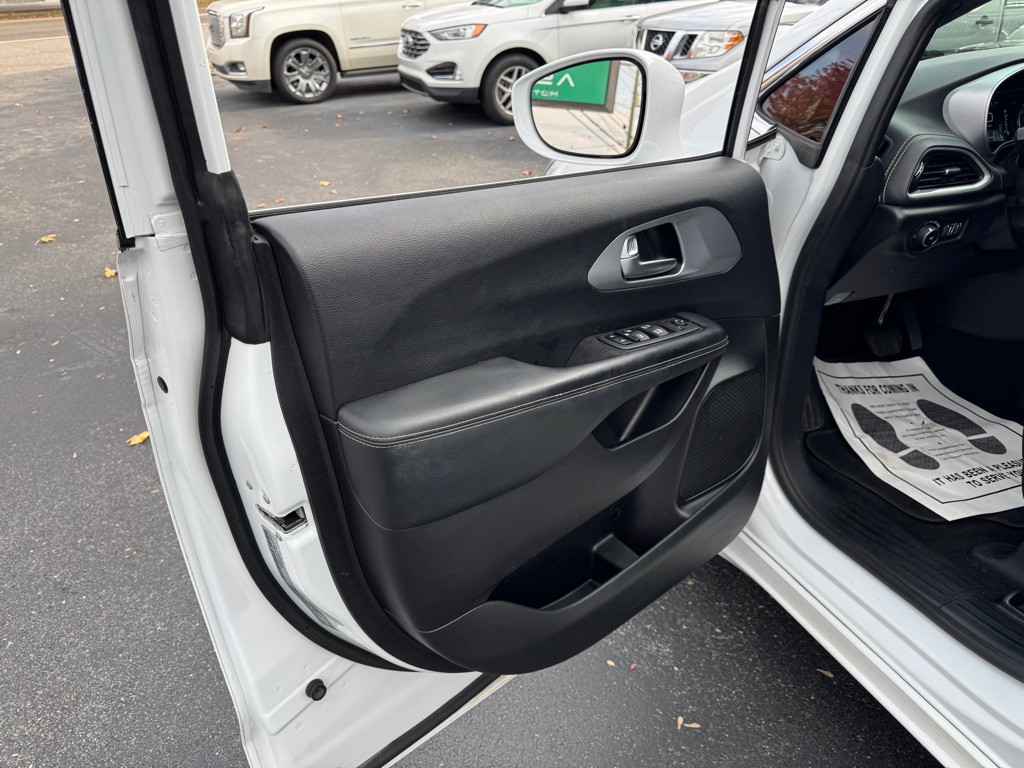 2022 Chrysler Pacifica Image 13