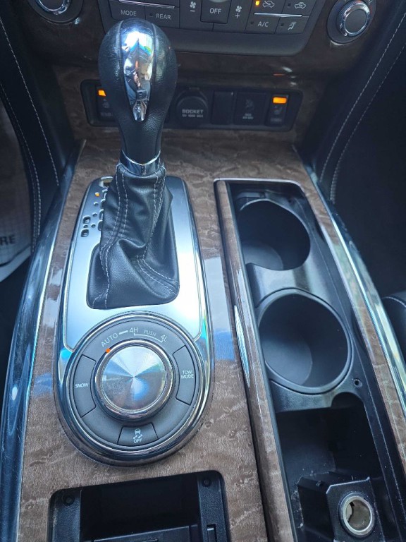 2017 INFINITI QX80 Image 7