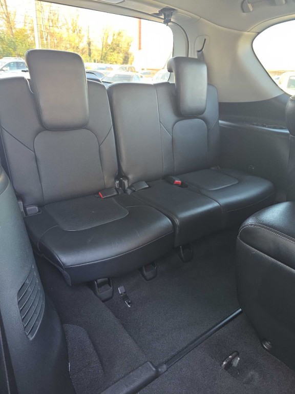 2017 INFINITI QX80 Image 17
