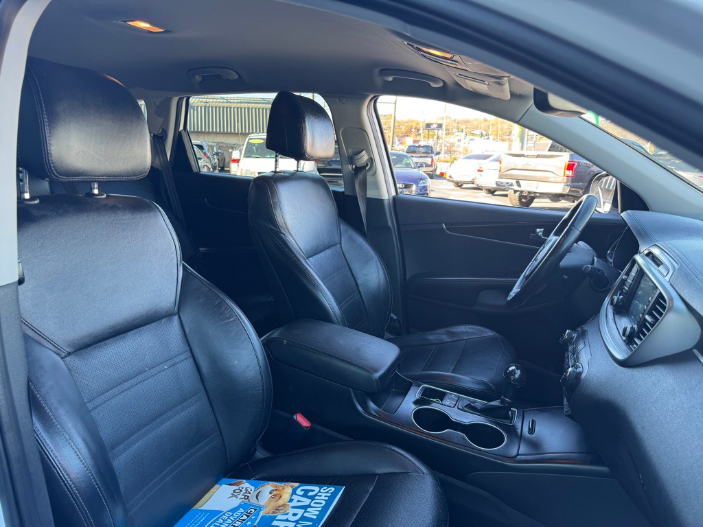 2017 Kia Sorento Image 16
