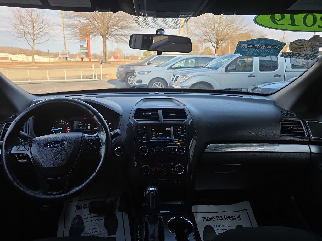 2019 Ford Explorer Image 2