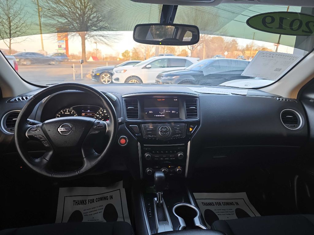2019 Nissan Pathfinder Image 2