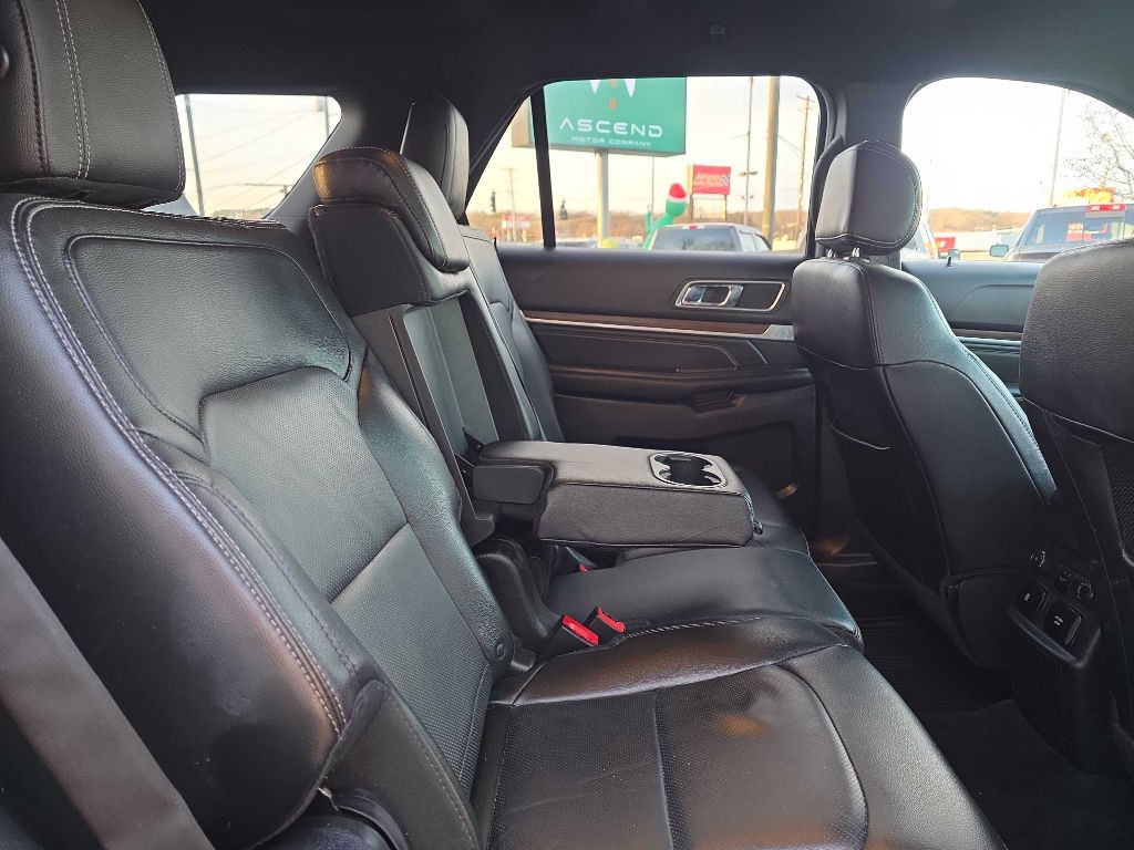 2016 Ford Explorer Image 12