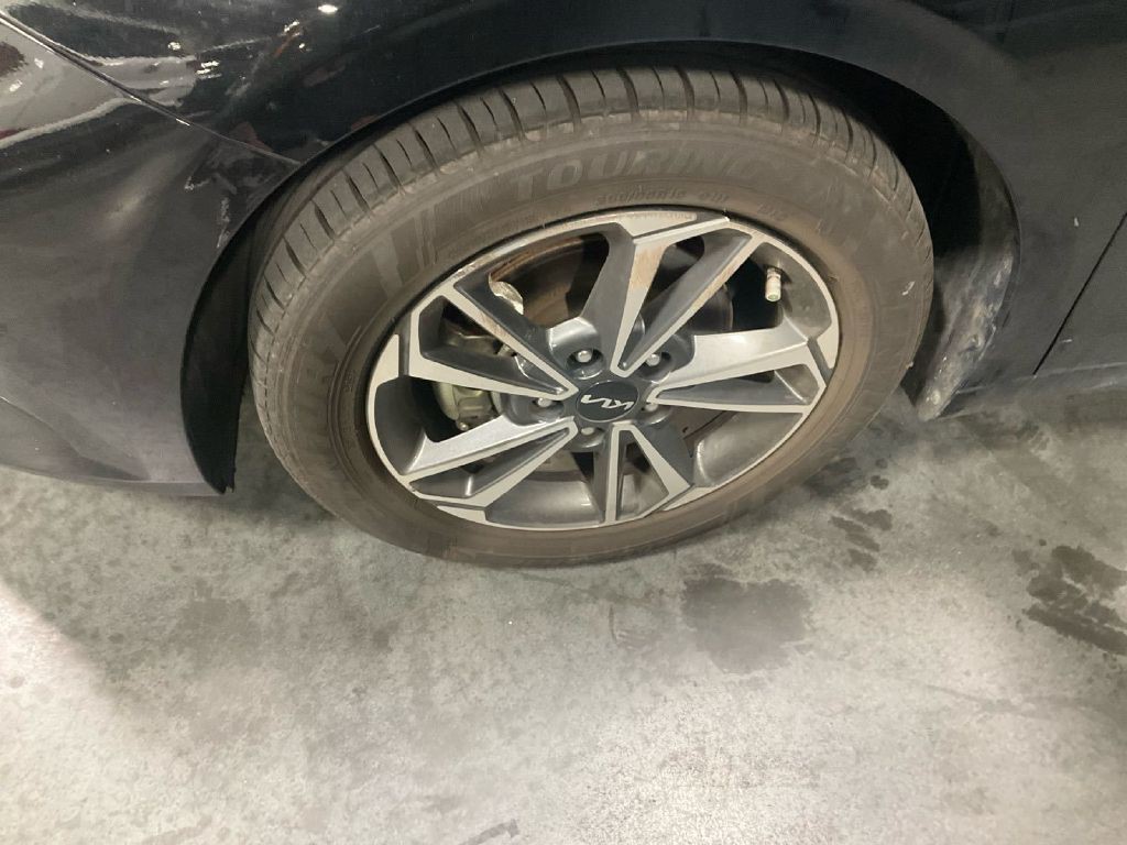 2023 Kia Forte Image 8