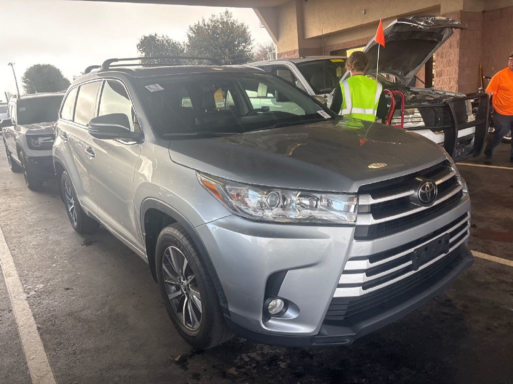 2017 Toyota Highlander Image 5