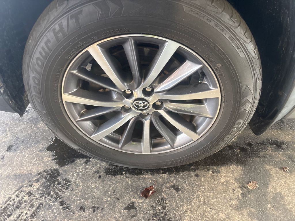 2017 Toyota Highlander Image 8