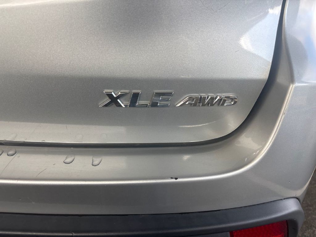 2017 Toyota Highlander Image 11