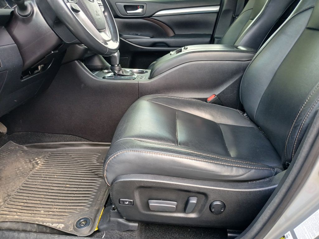 2017 Toyota Highlander Image 8