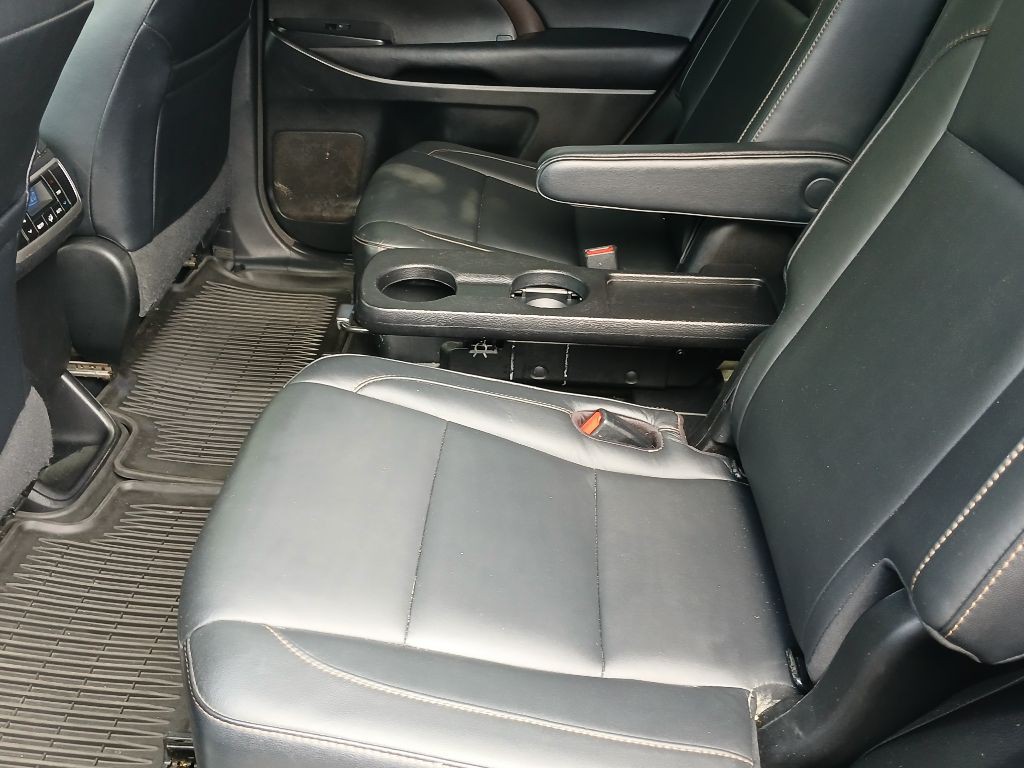 2017 Toyota Highlander Image 18