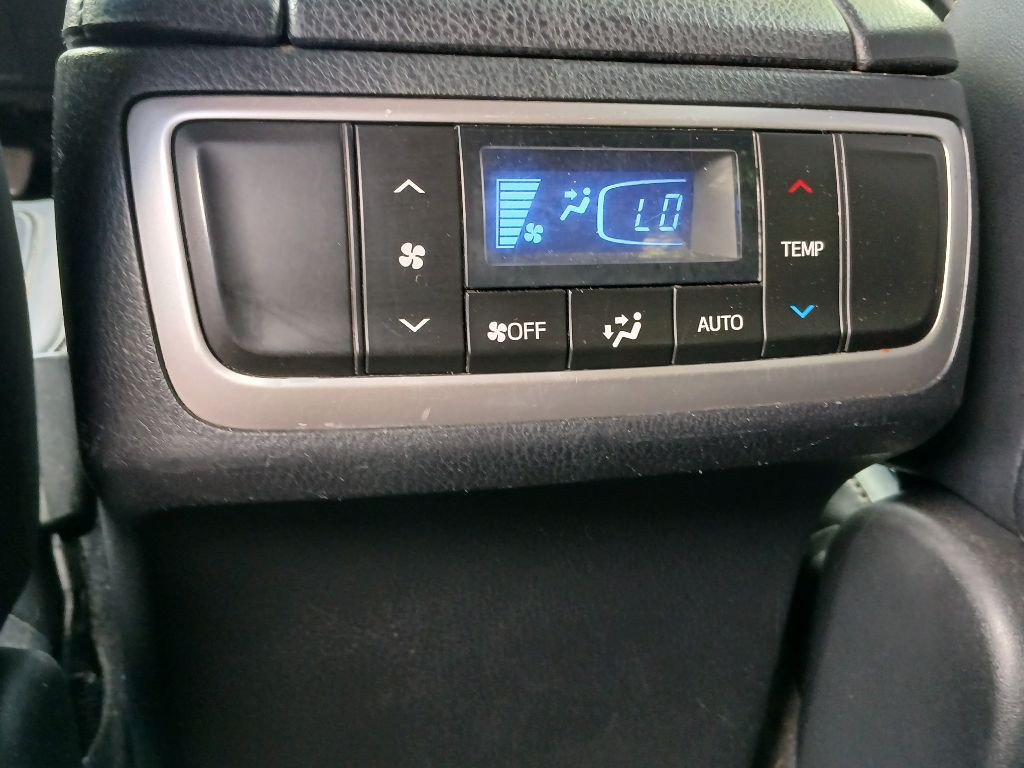 2017 Toyota Highlander Image 19