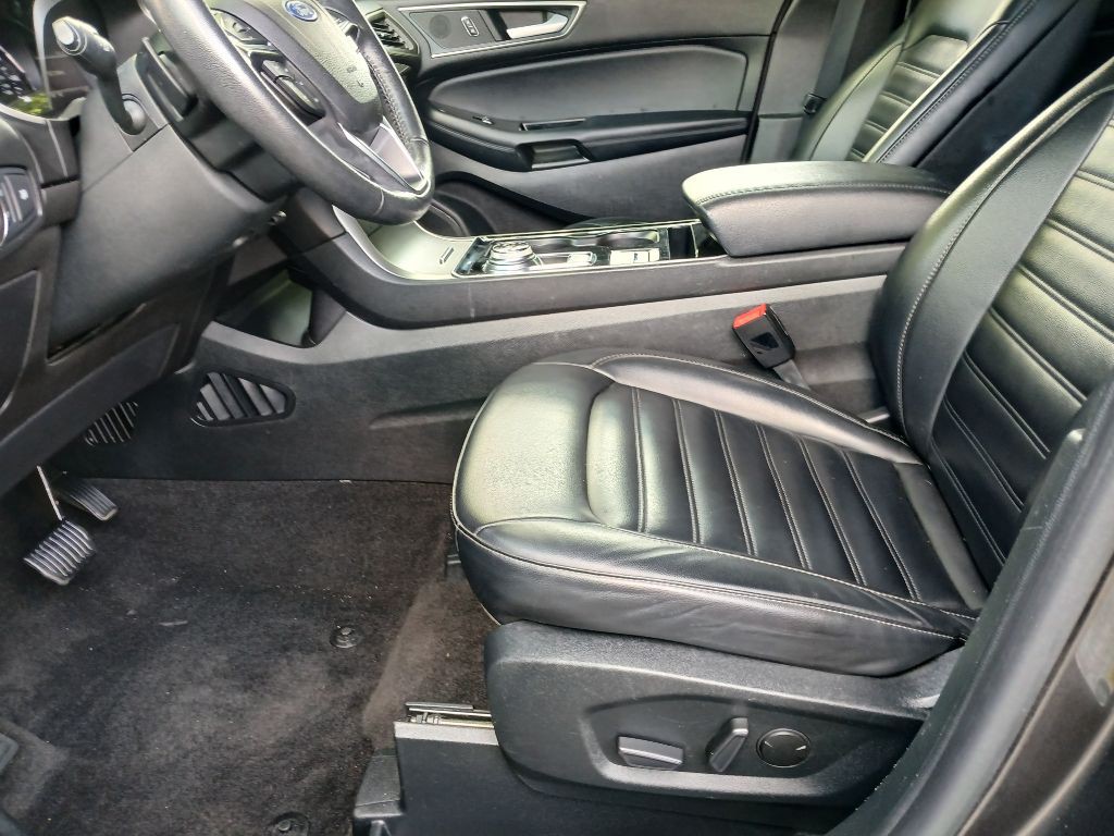2020 Ford Edge Image 8
