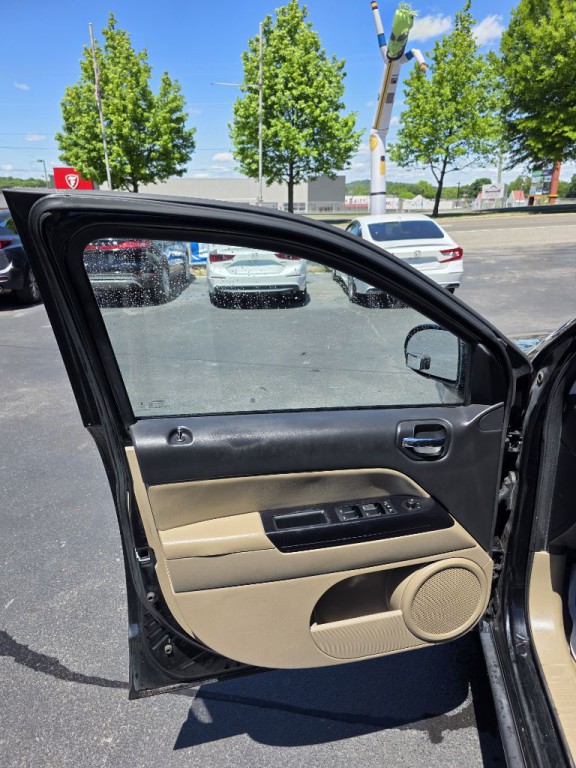 2014 Jeep Compass Image 11