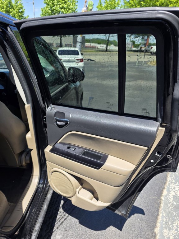 2014 Jeep Compass Image 16