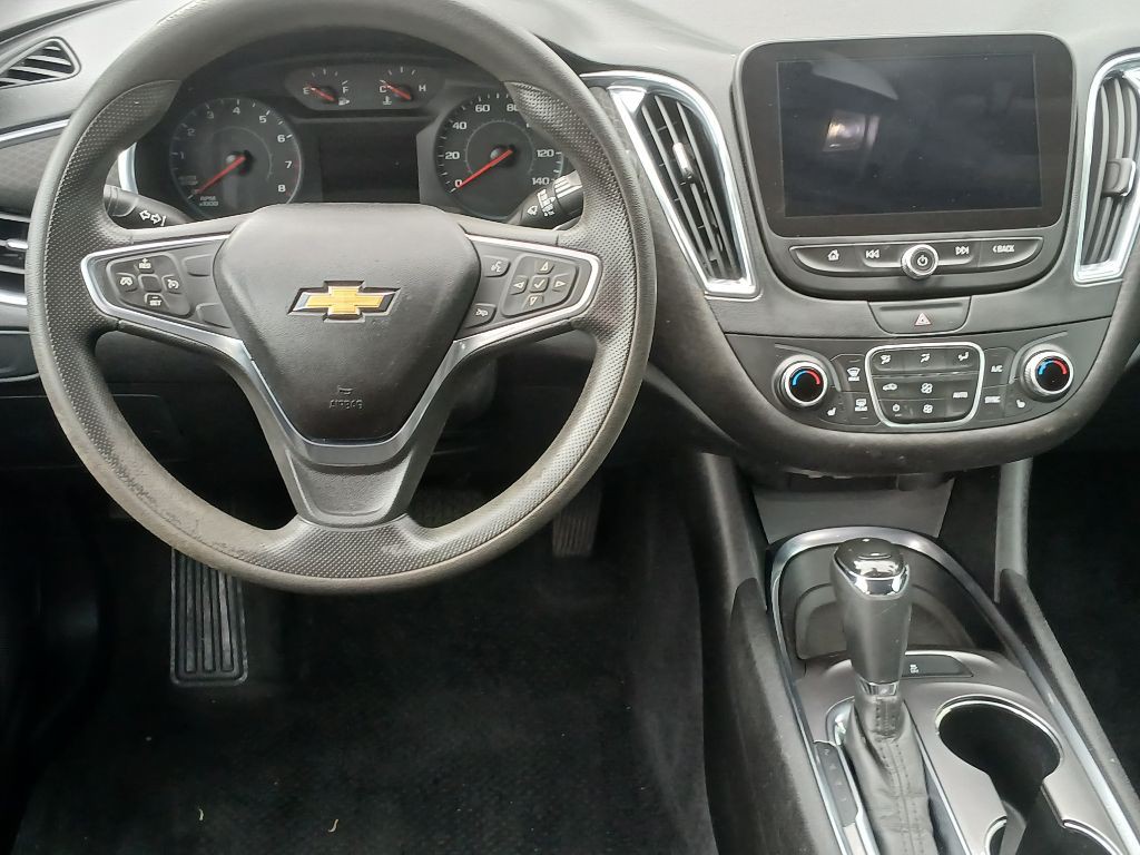 2019 Chevrolet Malibu Image 2