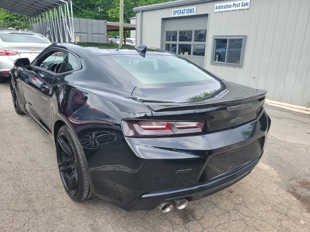 2018 Chevrolet Camaro Image 2