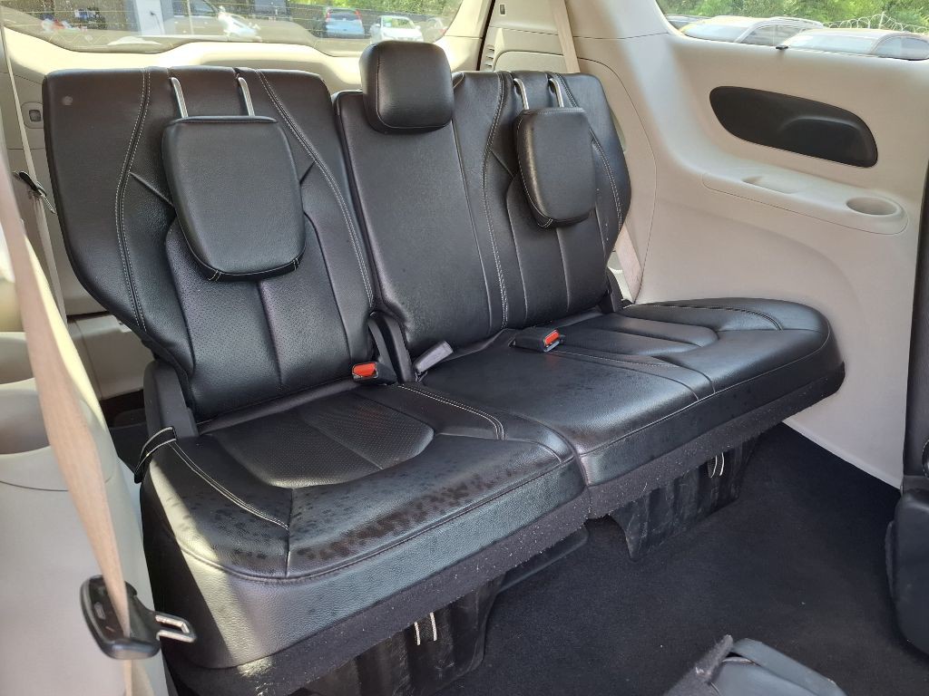 2022 Chrysler Pacifica Image 8