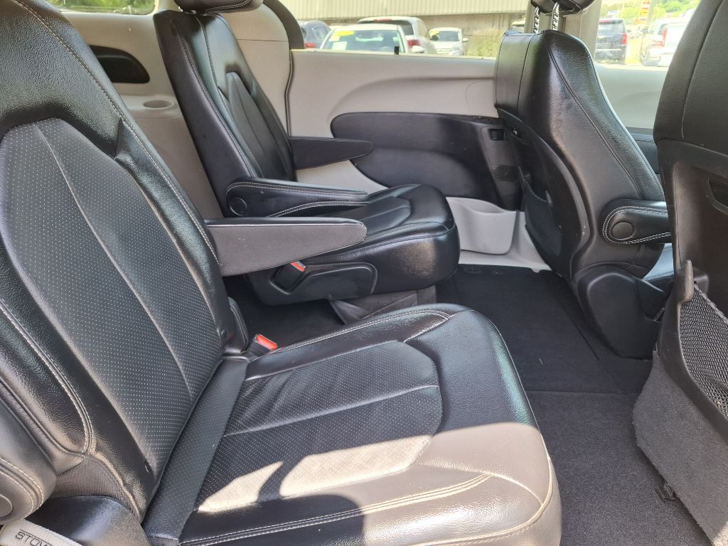 2022 Chrysler Pacifica Image 9