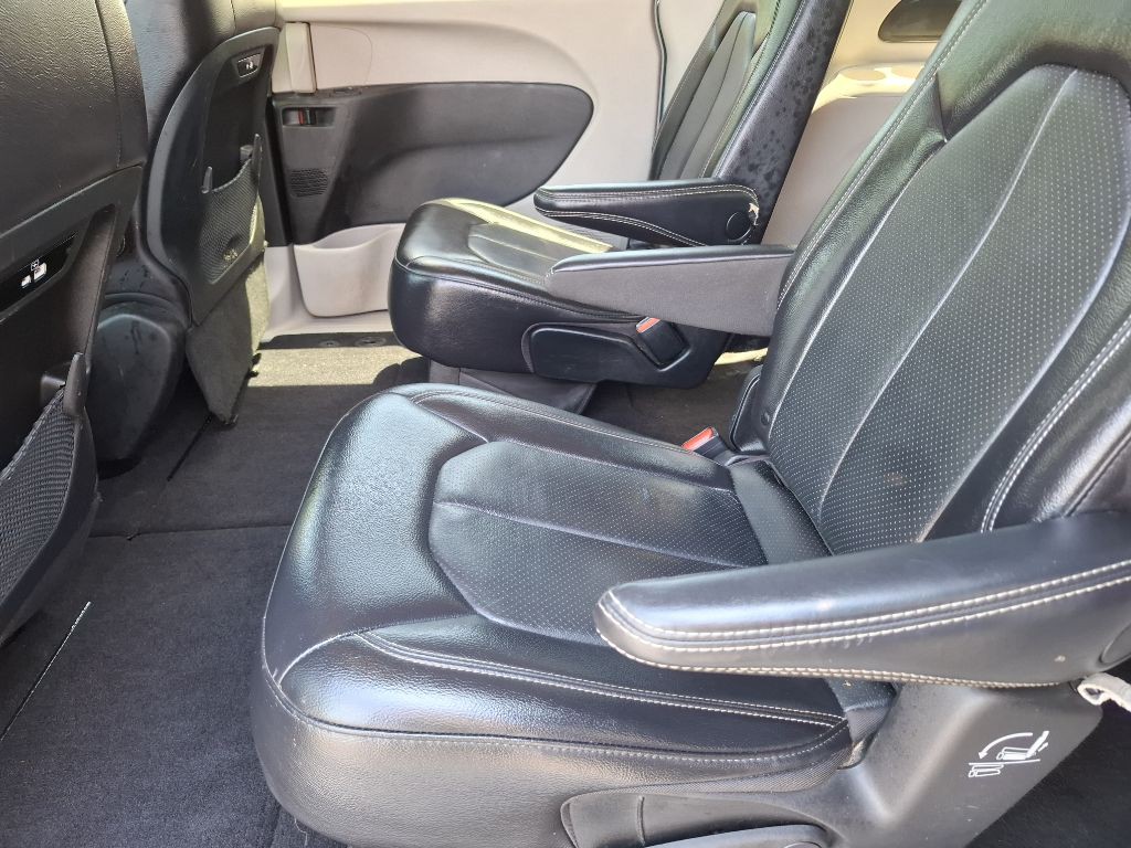 2022 Chrysler Pacifica Image 10