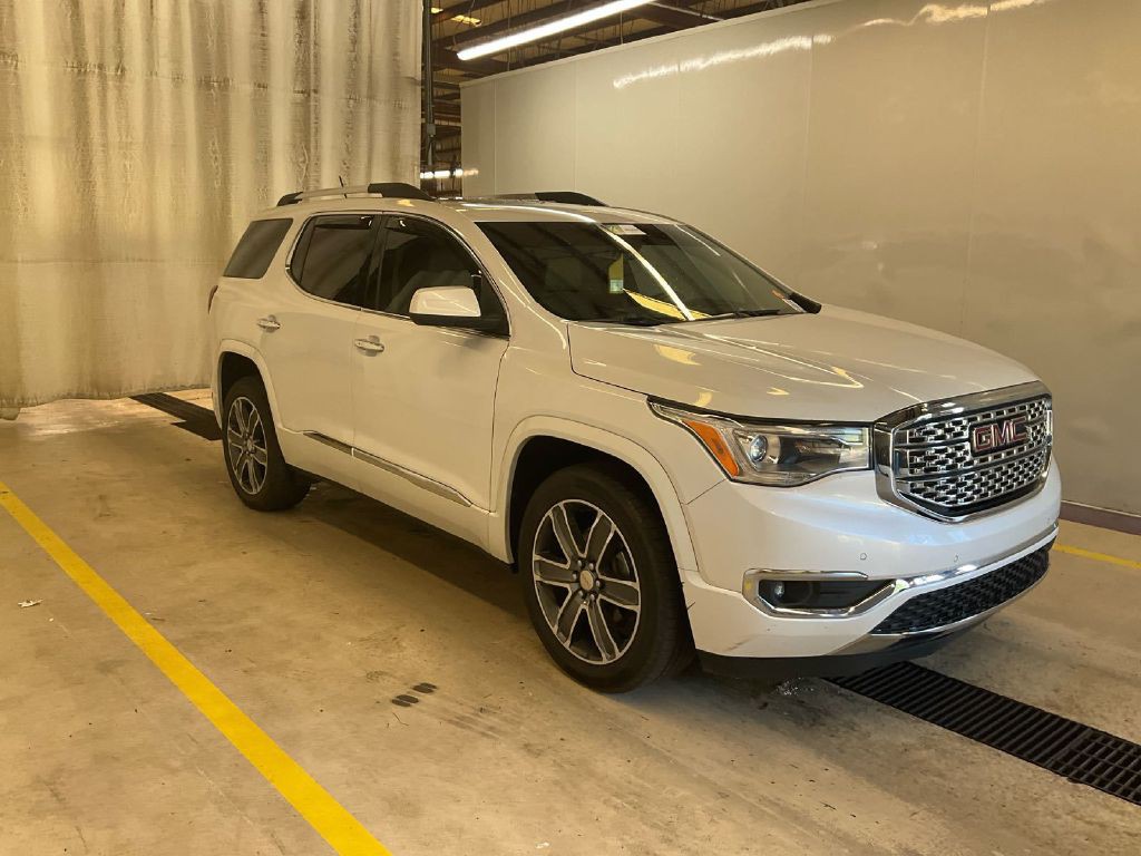 2017 GMC Acadia Image 2