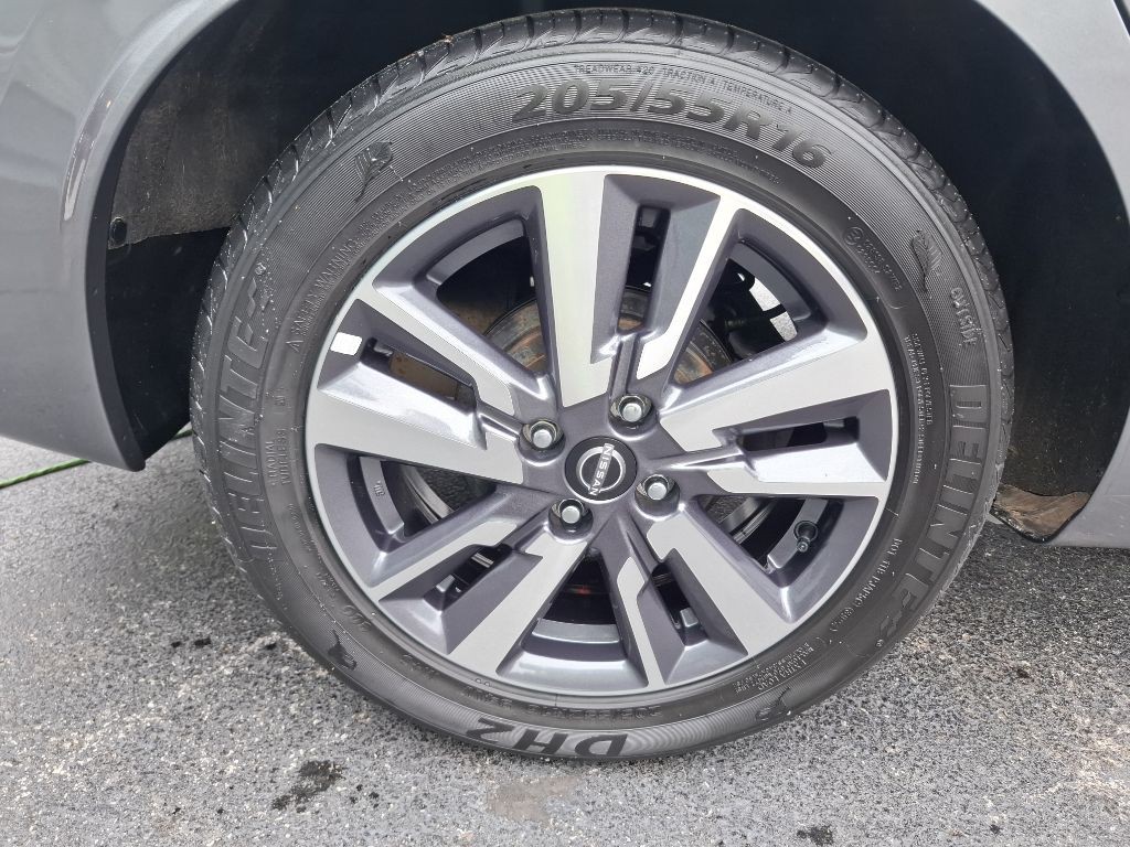 2023 Nissan Versa Image 7