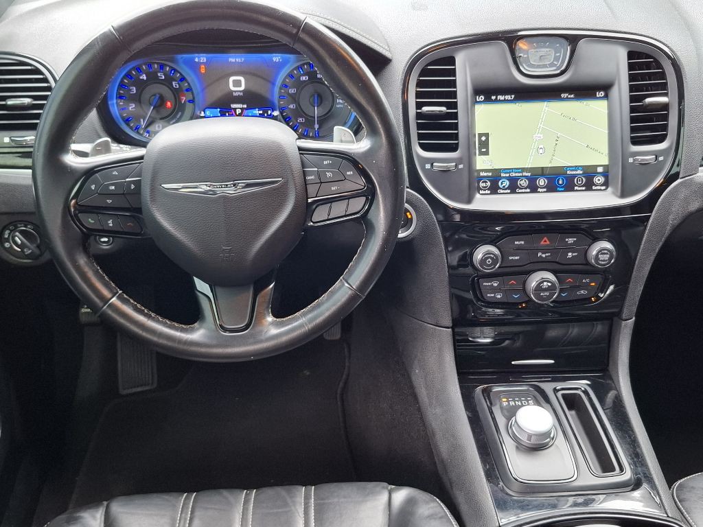 2022 Chrysler 300 Image 2