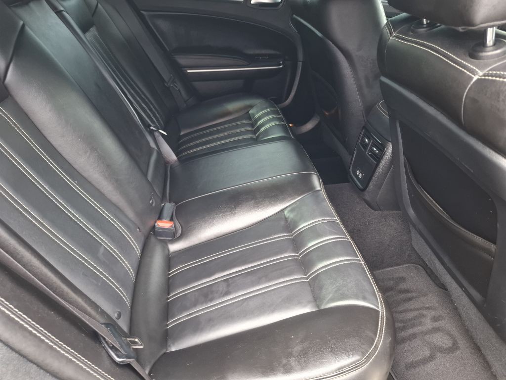 2022 Chrysler 300 Image 9