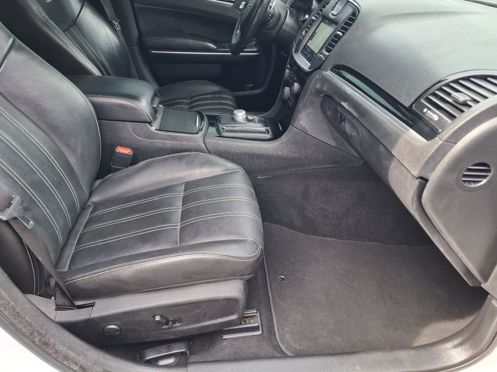 2022 Chrysler 300 Image 10