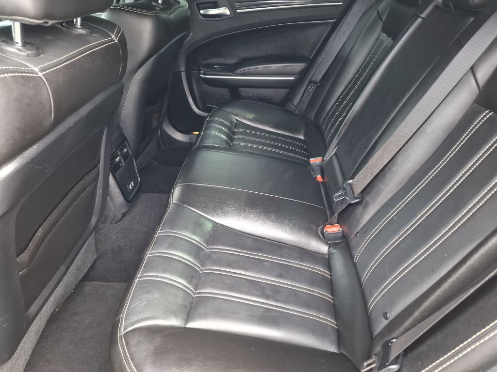 2022 Chrysler 300 Image 11