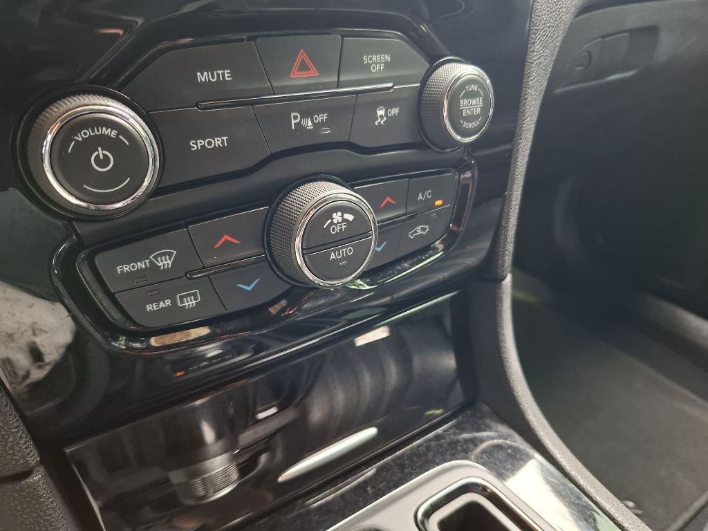 2022 Chrysler 300 Image 15