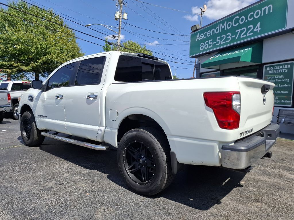 2017 Nissan Titan Image 4