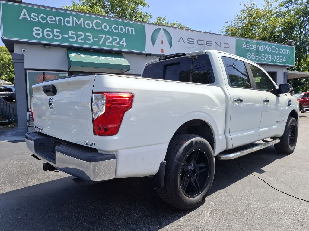 2017 Nissan Titan Image 5
