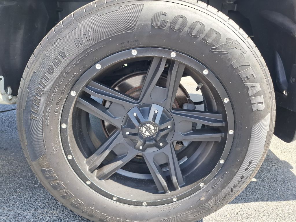 2017 Nissan Titan Image 8