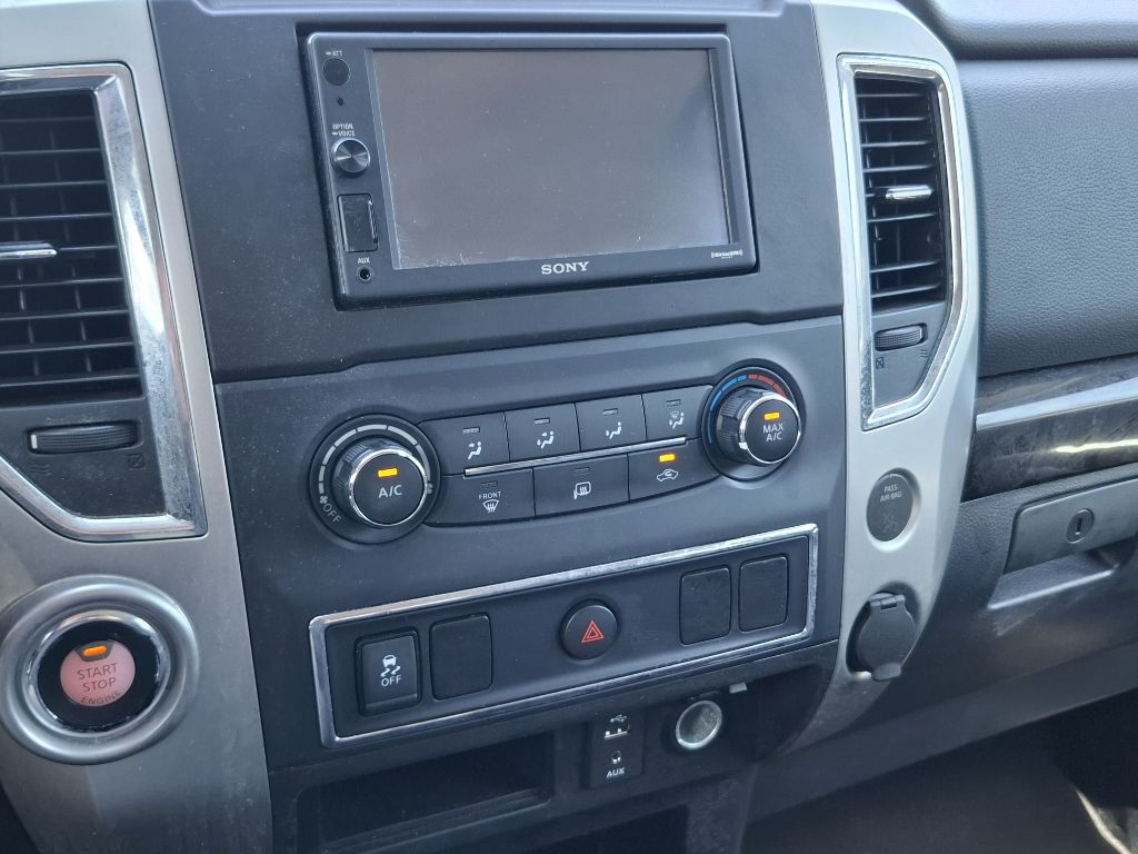 2017 Nissan Titan Image 12