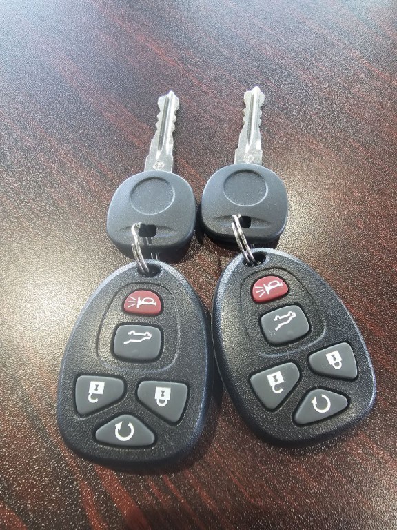 2010 Cadillac Escalade Image 2