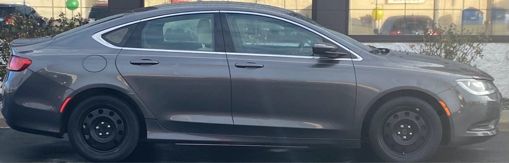 2015 Chrysler 200 Image 2