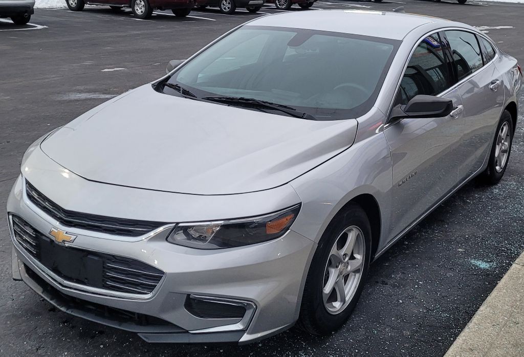 2017 Chevrolet Malibu Image 3