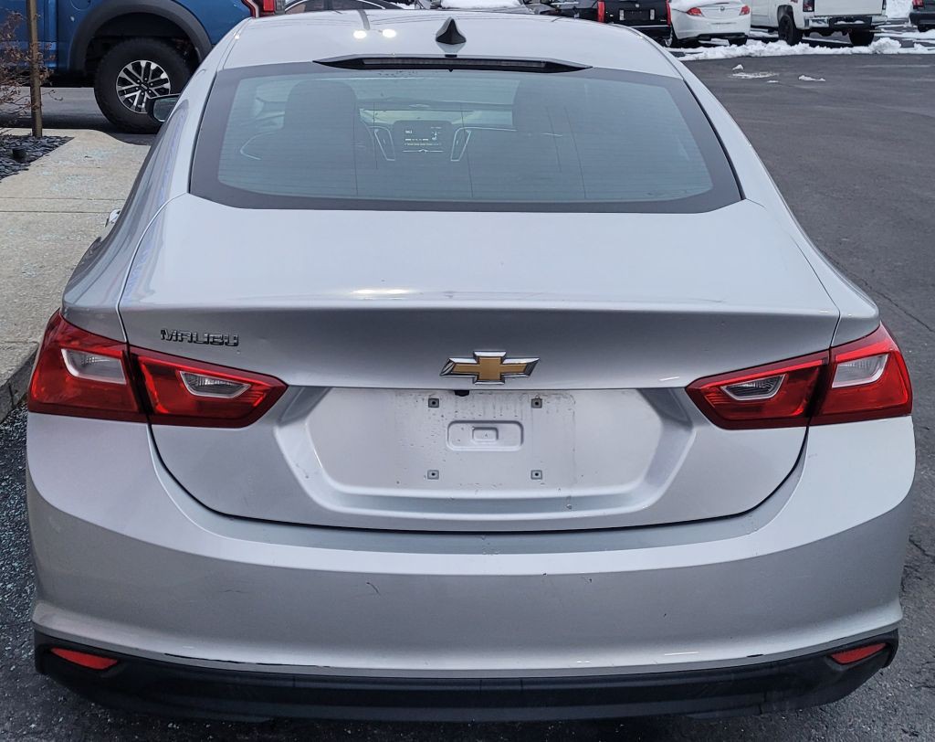 2017 Chevrolet Malibu Image 5