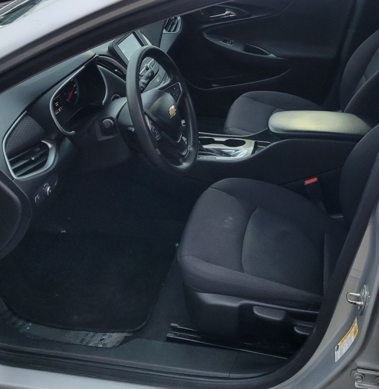 2017 Chevrolet Malibu Image 9