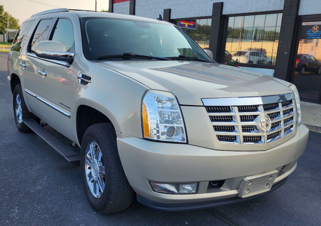 2010 Cadillac Escalade Image 1