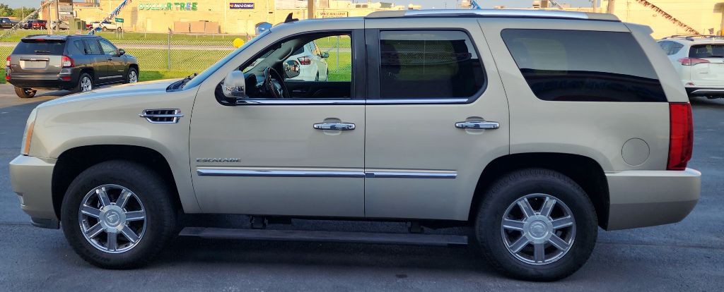 2010 Cadillac Escalade Image 5